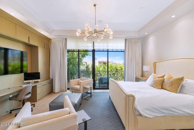 2 E Biltmore Estates Drive 101, Phoenix, AZ 85016