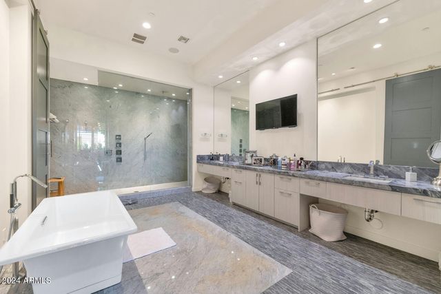 2 E Biltmore Estates Drive 101, Phoenix, AZ 85016