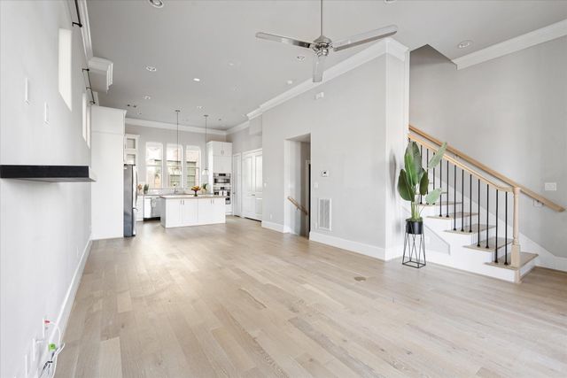 1005 Saint Charles Street, Houston, TX 77003