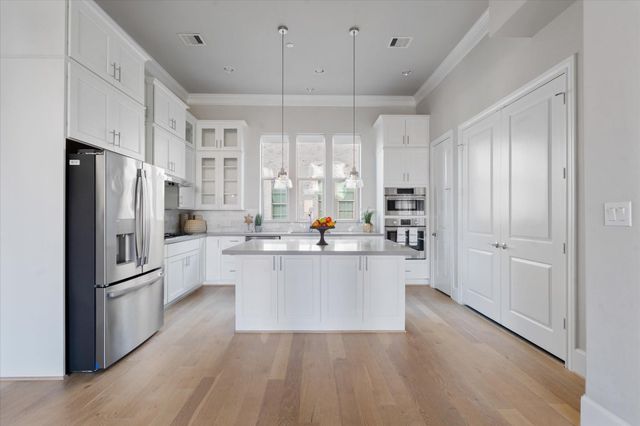 1005 Saint Charles Street, Houston, TX 77003