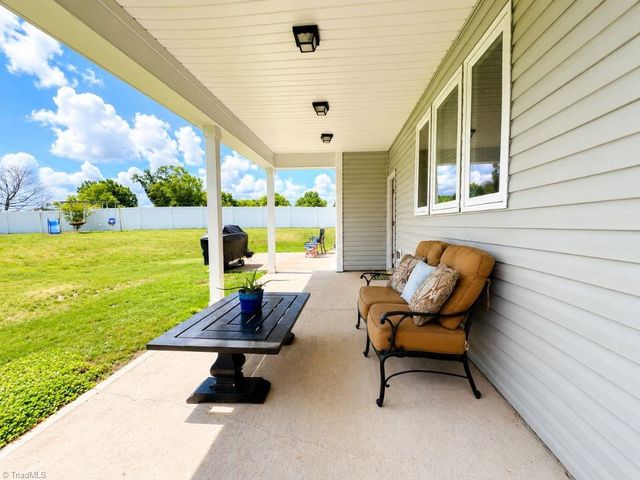 3125 Fortnight Road, Pfafftown, NC 27040