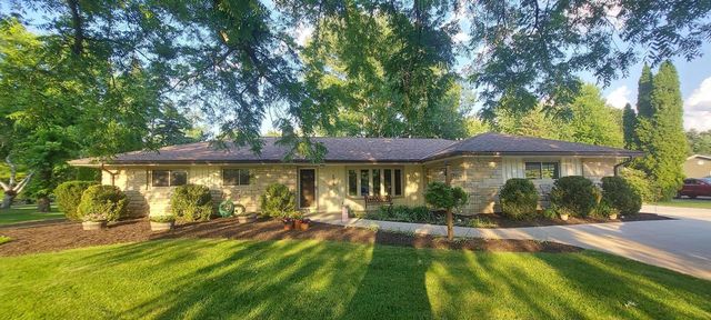 730 Maplewood LANE, Cedarburg, WI 53012