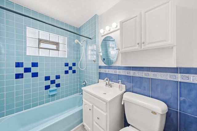 25 S Hudson Street, Westmont, IL 60559