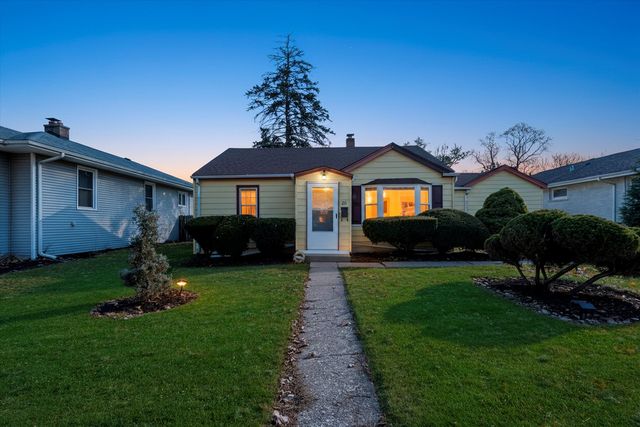 25 S Hudson Street, Westmont, IL 60559