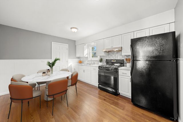 25 S Hudson Street, Westmont, IL 60559