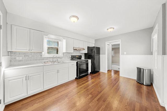 25 S Hudson Street, Westmont, IL 60559