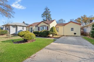 25 S Hudson Street, Westmont, IL 60559
