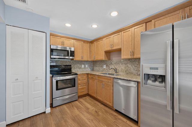 21501 JUEGO Circle 29F, Boca Raton, FL 33433