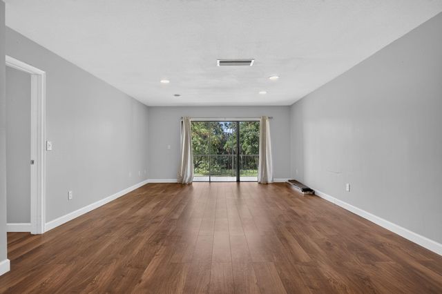 21501 JUEGO Circle 29F, Boca Raton, FL 33433