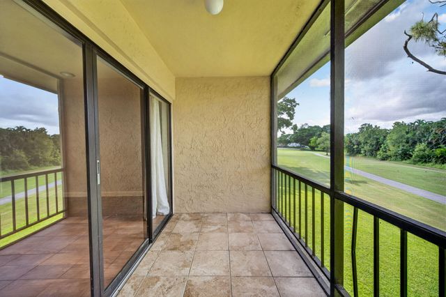 21501 JUEGO Circle 29F, Boca Raton, FL 33433