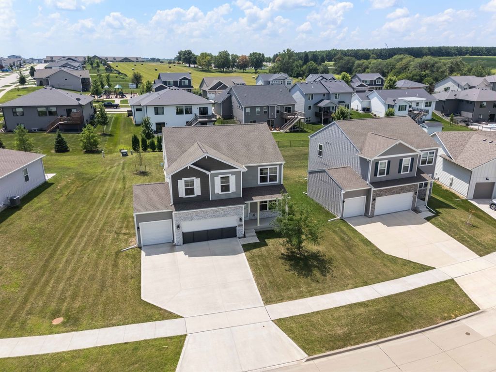 605 Ellis Circle, Adel, IA 50003