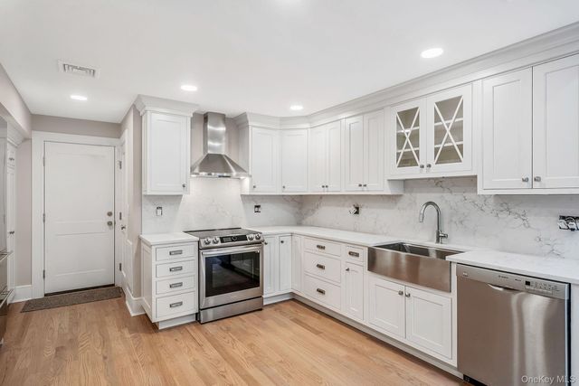 298 Vista Drive, Jericho, NY 11753