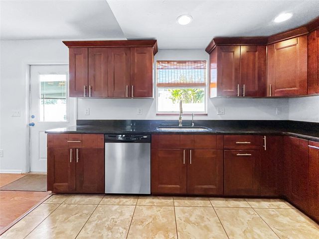 2926 W TYSON AVENUE, Tampa, FL 33611