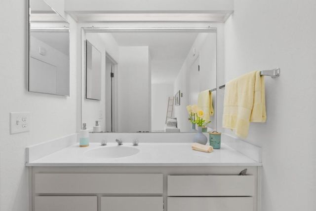 905 W Middlefield Road 982, Mountain View, CA 94043