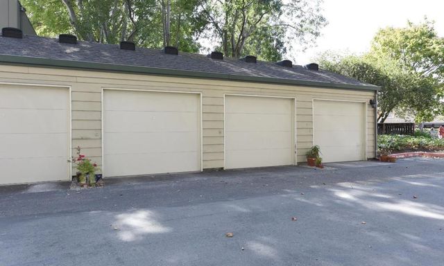 905 W Middlefield Road 982, Mountain View, CA 94043