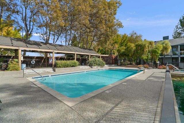 905 W Middlefield Road 982, Mountain View, CA 94043