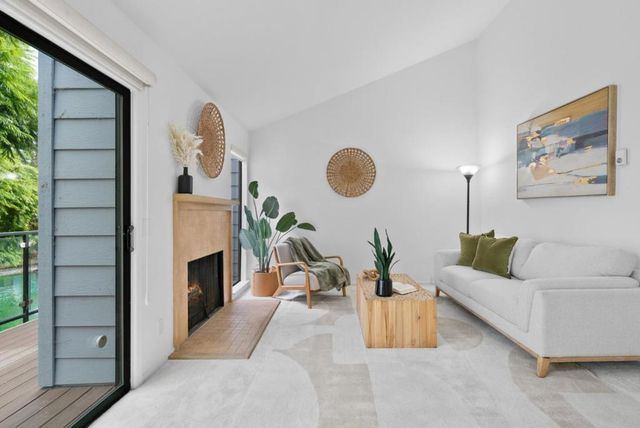 905 W Middlefield Road 982, Mountain View, CA 94043