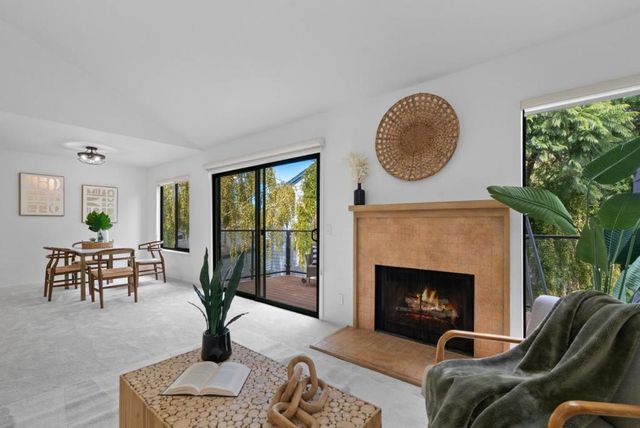 905 W Middlefield Road 982, Mountain View, CA 94043