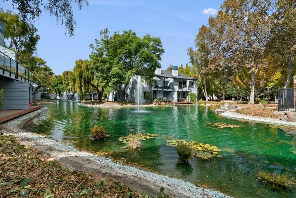 Image 1 of property listing at 905 W Middlefield Road 982, Mountain View, CA 94043