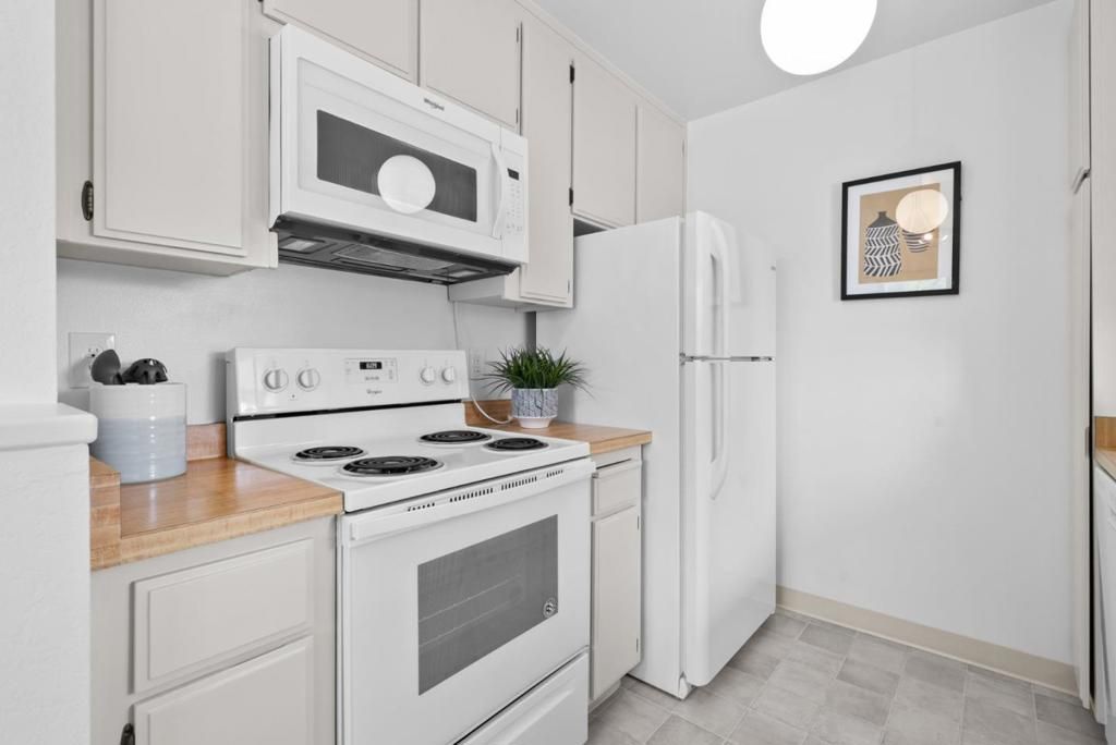 Image 10 of property listing at 905 W Middlefield Road 982, Mountain View, CA 94043