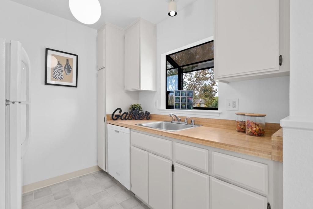 Image 11 of property listing at 905 W Middlefield Road 982, Mountain View, CA 94043