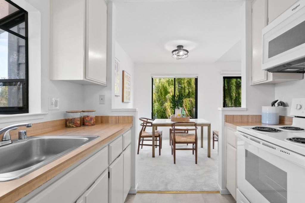 Image 12 of property listing at 905 W Middlefield Road 982, Mountain View, CA 94043