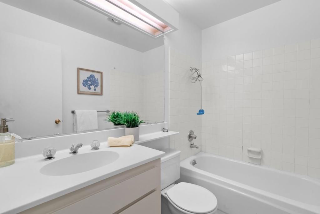 Image 19 of property listing at 905 W Middlefield Road 982, Mountain View, CA 94043