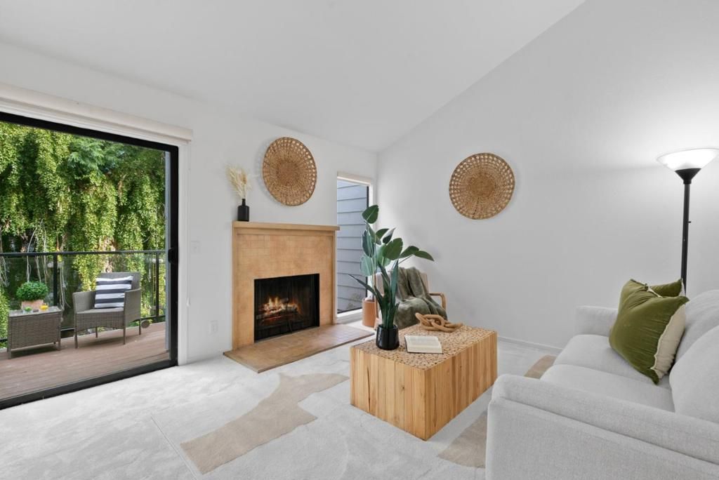 Image 5 of property listing at 905 W Middlefield Road 982, Mountain View, CA 94043