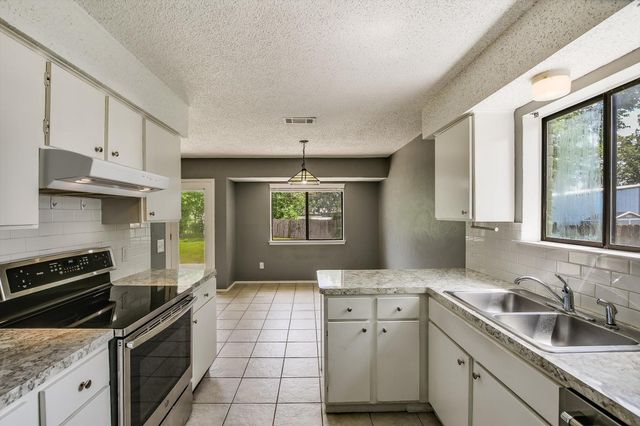 1103 Green Meadow DR, Round Rock, TX 78664