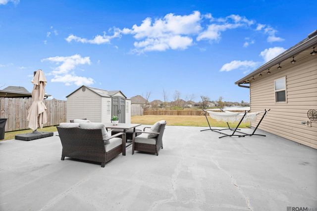 6093 Waterford Ln, Sorrento, LA 70778