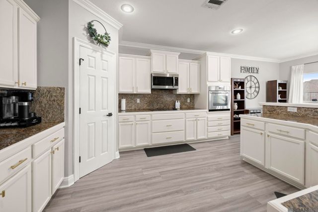 6093 Waterford Ln, Sorrento, LA 70778