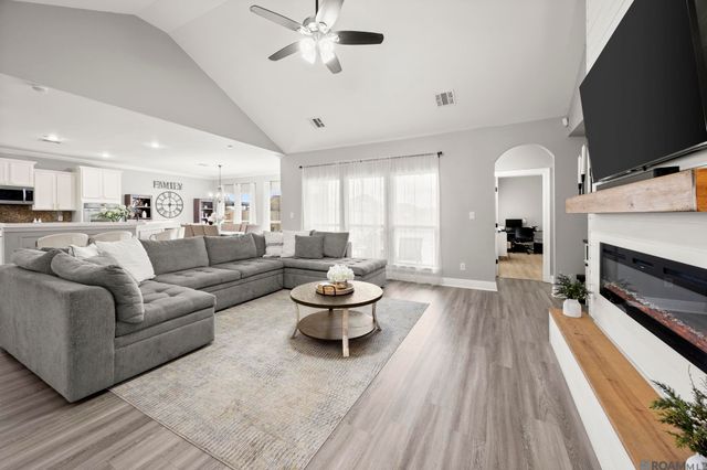 6093 Waterford Ln, Sorrento, LA 70778