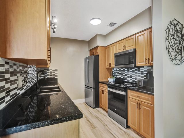 491 SE 23rd Ave 491, Pompano Beach, FL 33062