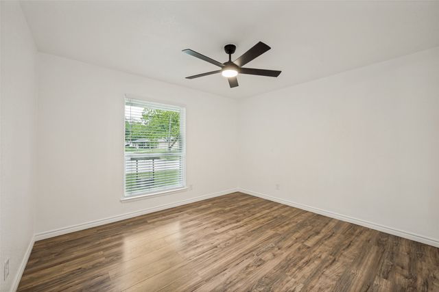 625 Kingston Drive, Grand Prairie, TX 75051