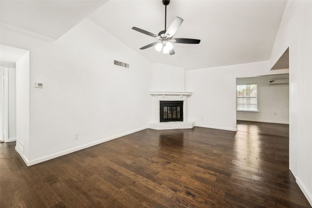 625 Kingston Drive, Grand Prairie, TX 75051