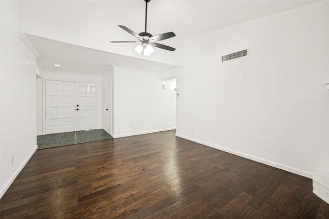 625 Kingston Drive, Grand Prairie, TX 75051