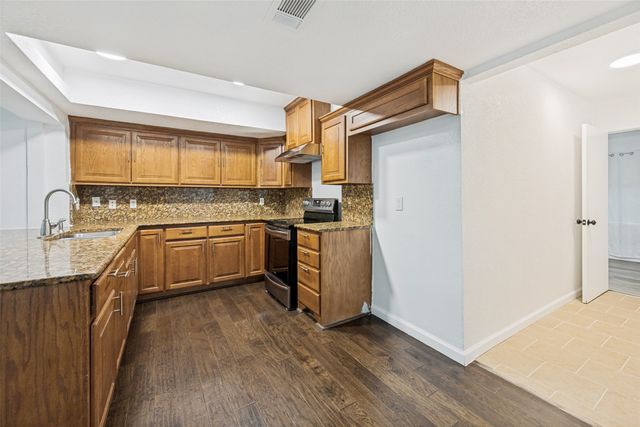 625 Kingston Drive, Grand Prairie, TX 75051