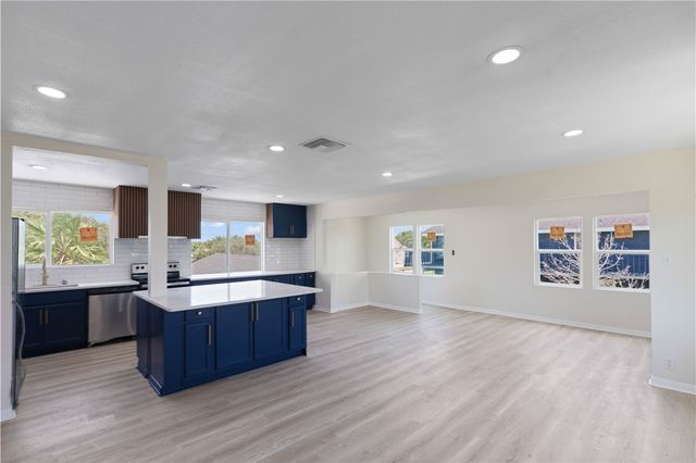 321 Clearview Dr, Corpus Christi, TX 78418