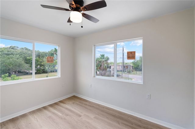 321 Clearview Dr, Corpus Christi, TX 78418