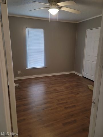 49 15th Street NW, Barberton, OH 44203