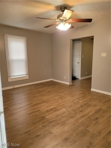 49 15th Street NW, Barberton, OH 44203