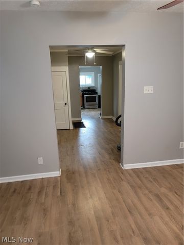 49 15th Street NW, Barberton, OH 44203