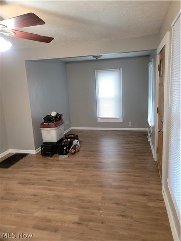 49 15th Street NW, Barberton, OH 44203
