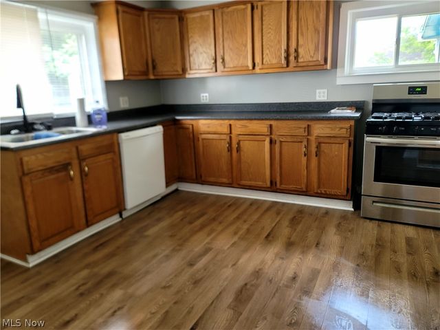 49 15th Street NW, Barberton, OH 44203