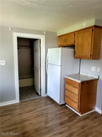 49 15th Street NW, Barberton, OH 44203