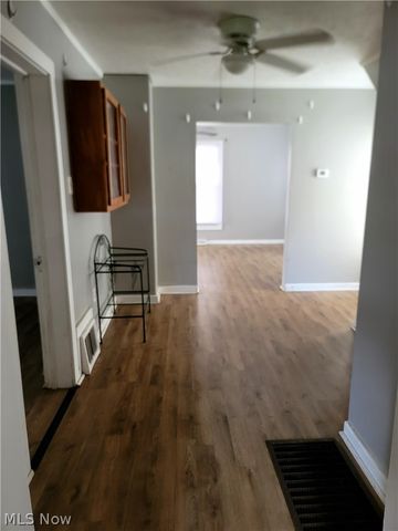 49 15th Street NW, Barberton, OH 44203