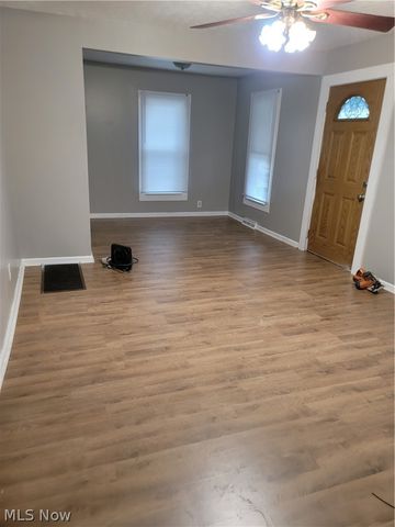 49 15th Street NW, Barberton, OH 44203
