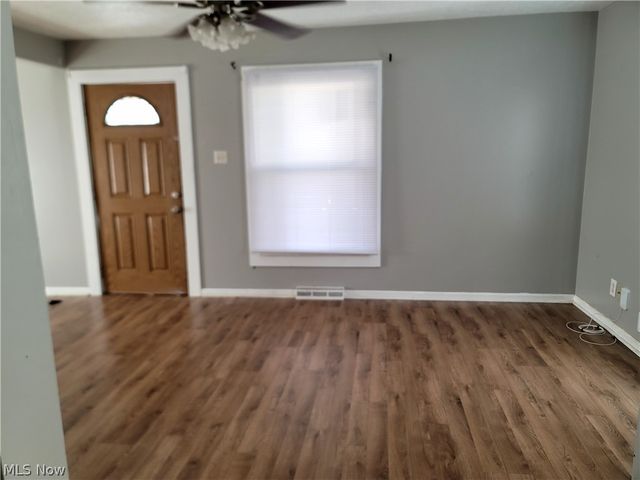 49 15th Street NW, Barberton, OH 44203