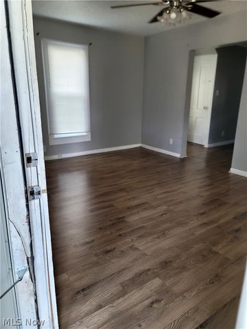 49 15th Street NW, Barberton, OH 44203