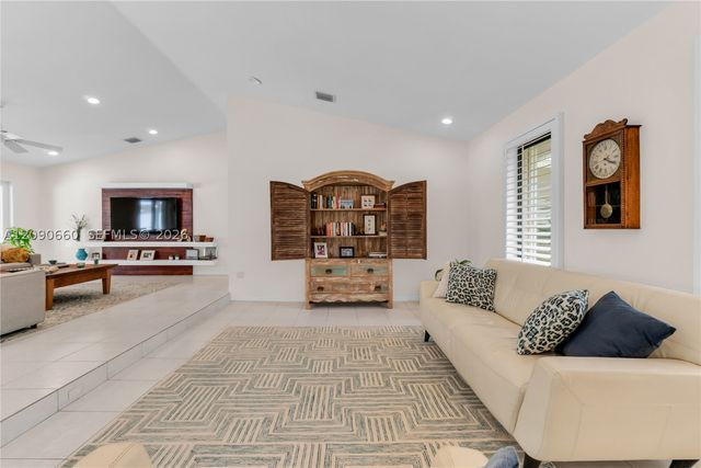 7915 SW 155th St, Palmetto Bay, FL 33157